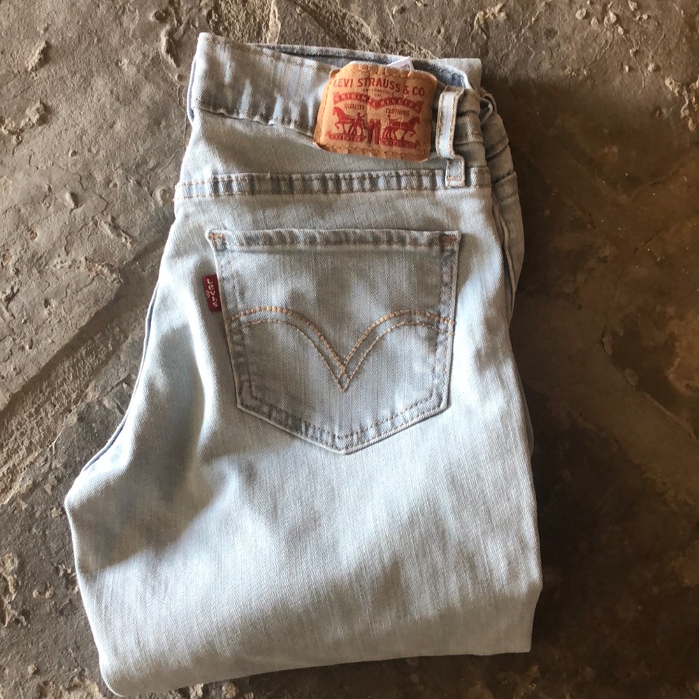 Light wash skinny jeans